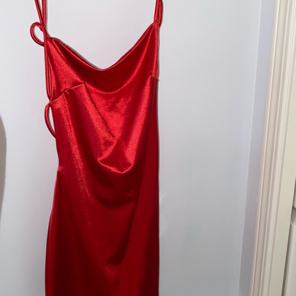 Red satin dress - Picture 3 of 4